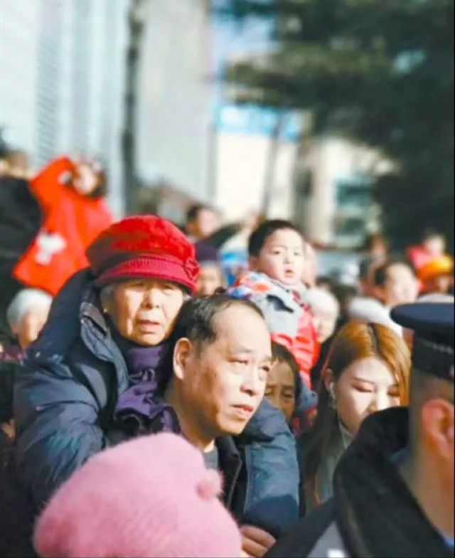 “小时候娘背儿，娘老了儿背娘”，